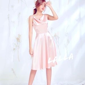 *NWT* pink satin dress- perfect for summer ❤️